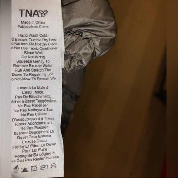 TNA Aritzia Botanie Little Puff Jacket Taupe Medium - Picture 5 of 7